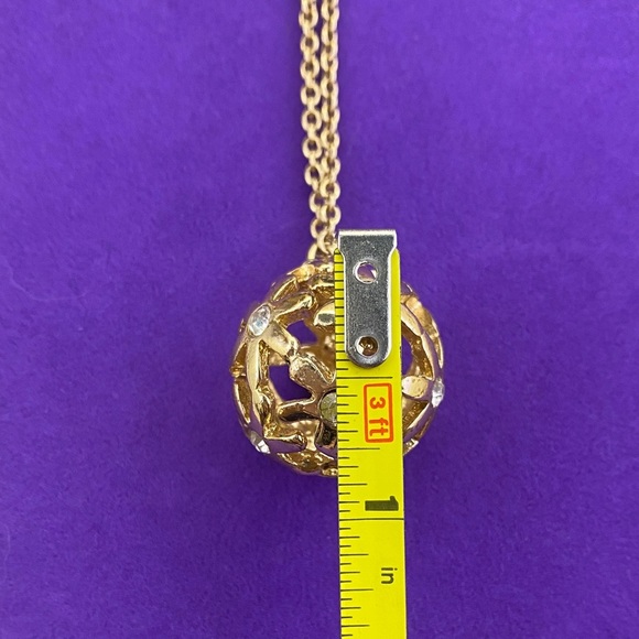 💛 Y2K Guess Gold Plated Daisy Crystal Necklace - Picture 4 of 4